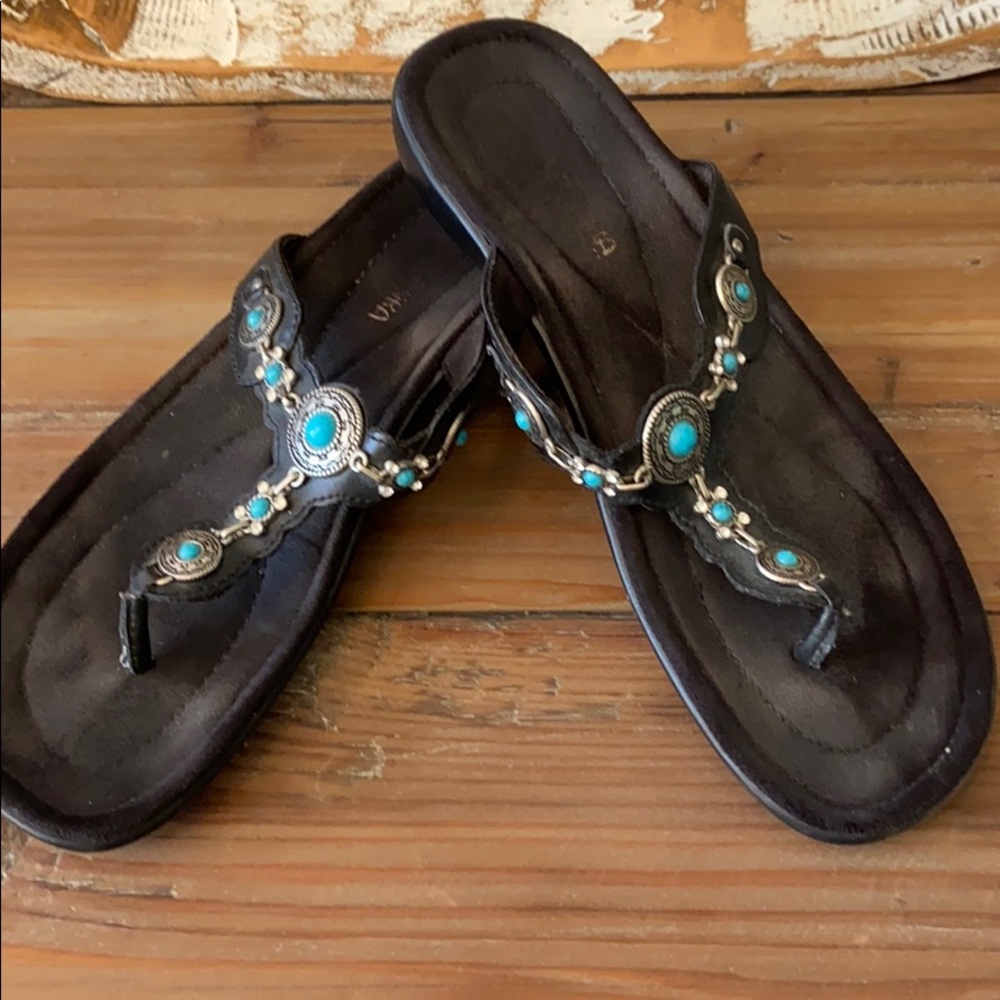 Minnetonka Boca black thong sandals. Sz 9